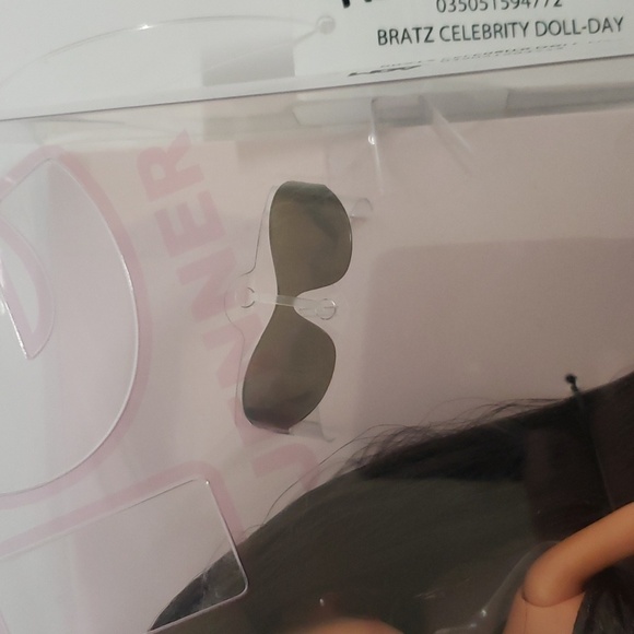 Bratz X Kylie Jenner Day Fashion Doll - Picture 10 of 11